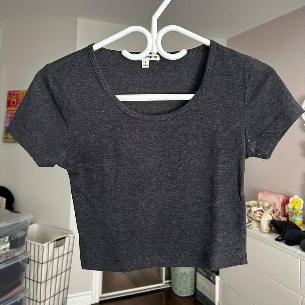 Zenana Outfitters- Women’s small- Scoop Neck Crop Top